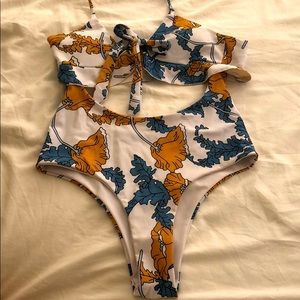 Neutral pop vibes one piece ✨💛